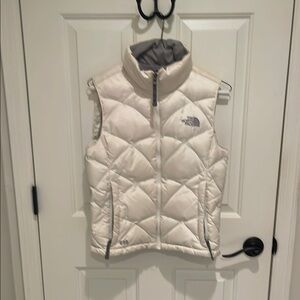 Womens The North Face white down vest - size XS